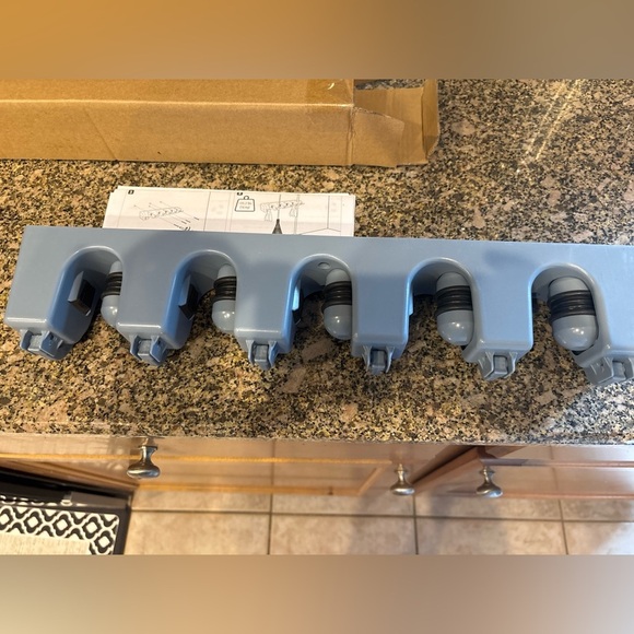 🎁Heavy Duty Wall-Mounted Broom Holder - Picture 5 of 5